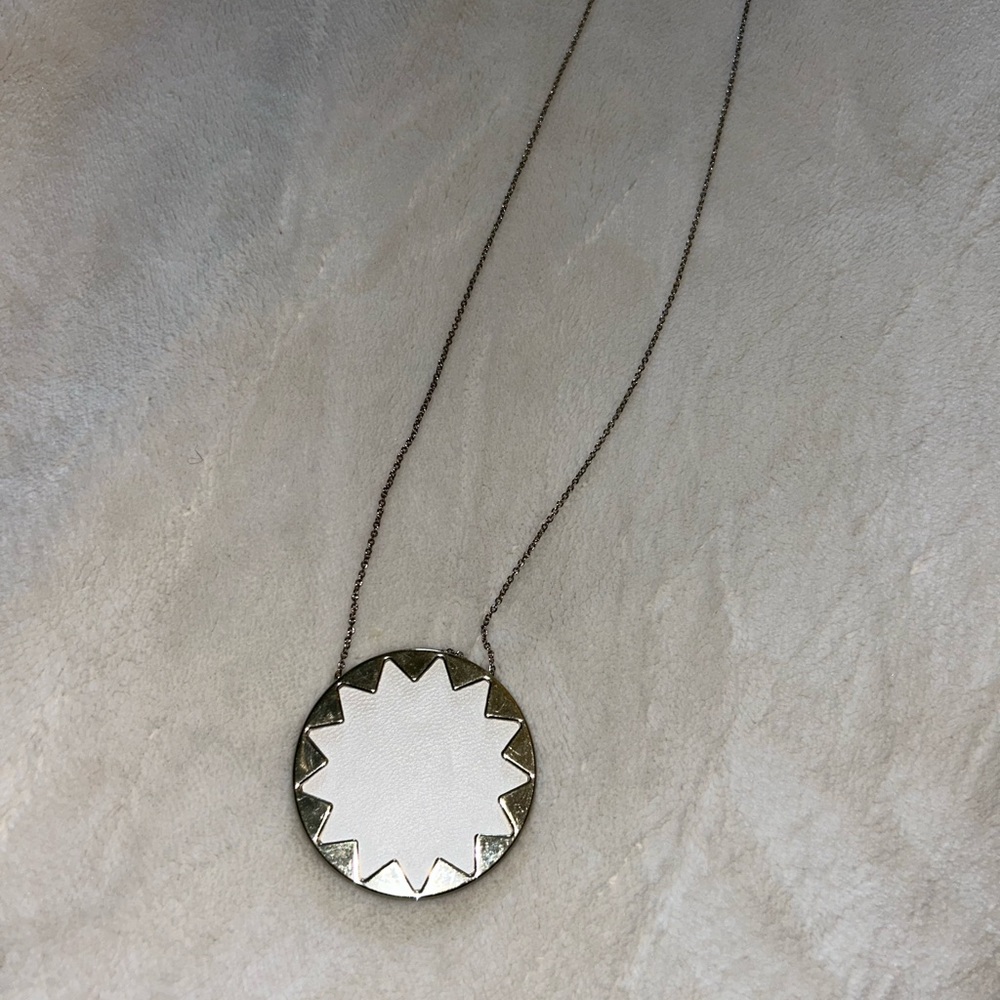 House of Harlow Large Sunburst Necklace - Picture 3 of 4